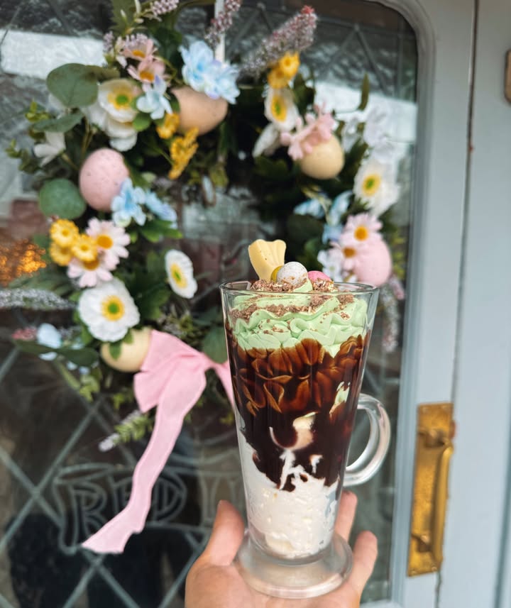 Our Easter weekend dessert specials, the  𝑴𝒊𝒏𝒊 𝒆𝒈𝒈 𝑺𝒖𝒏𝒅𝒂𝒆 🍨🐰🌷Will you be joining us this easter weekend?? 👀🐣📱 www.redlio...